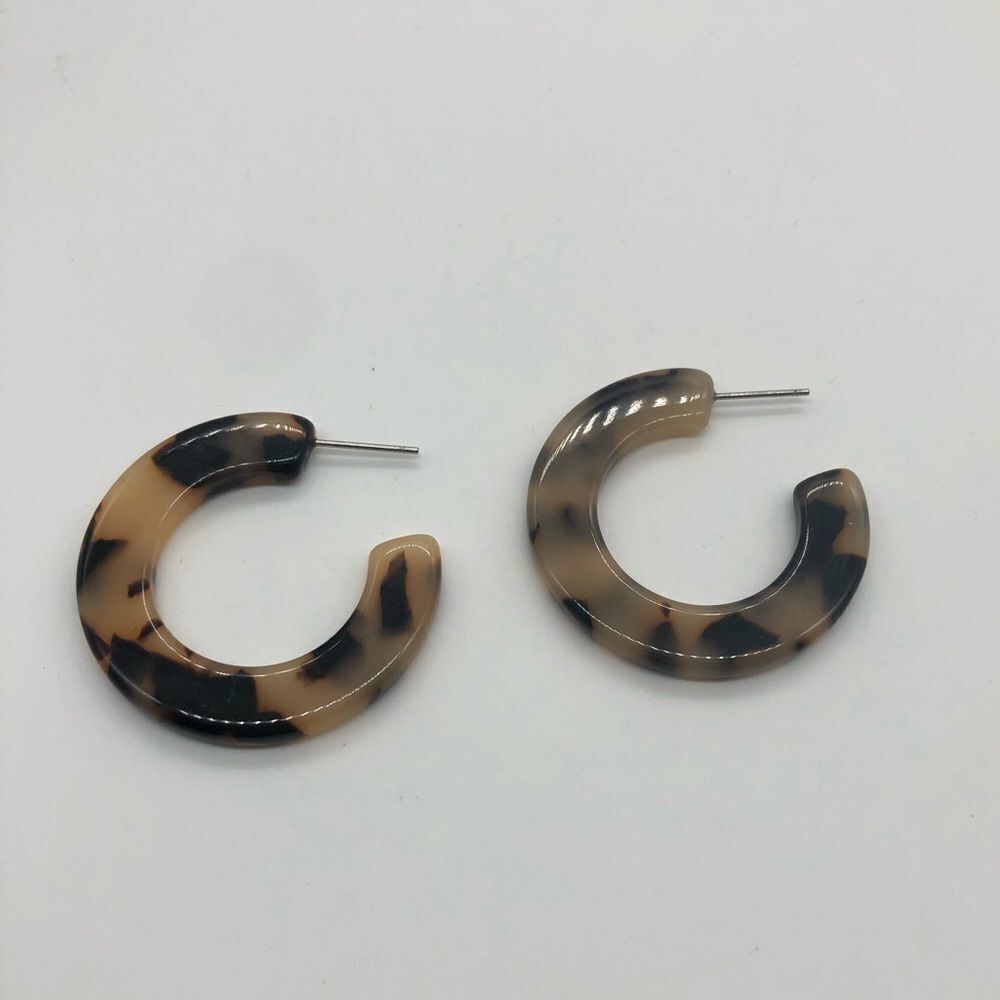 Tortoiseshell 1/2 Hoop Earrings - Picture 3 of 3